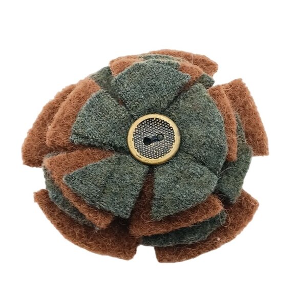 Vintage Wool Felt Flower Brooch Pin With Metal Button Center - Picture 1 of 3